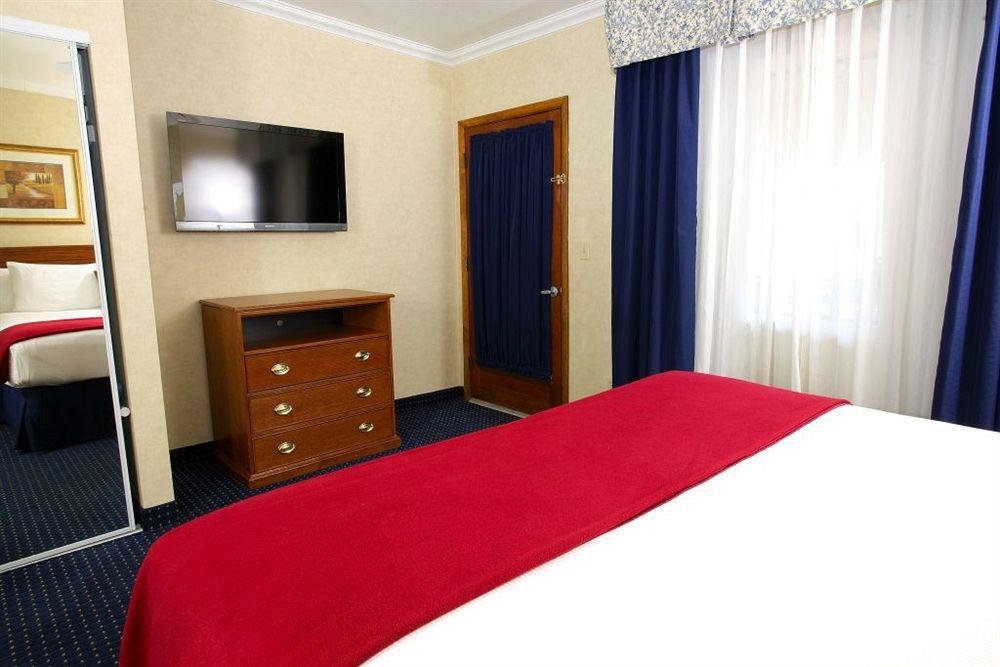 Hotel Tempe/Phoenix Airport Innsuites Hotel & Suites Exterior photo