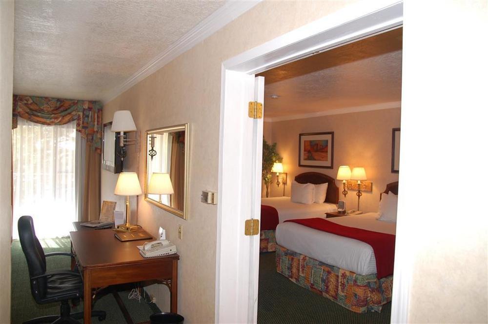 Hotel Tempe/Phoenix Airport Innsuites Hotel & Suites Room photo