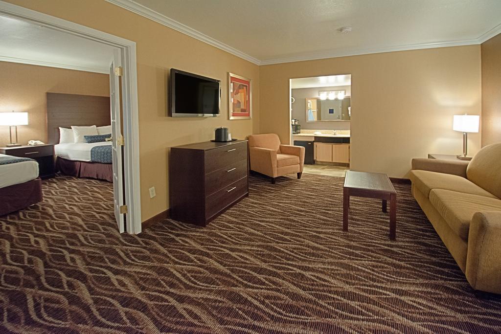 Hotel Tempe/Phoenix Airport Innsuites Hotel & Suites Exterior photo
