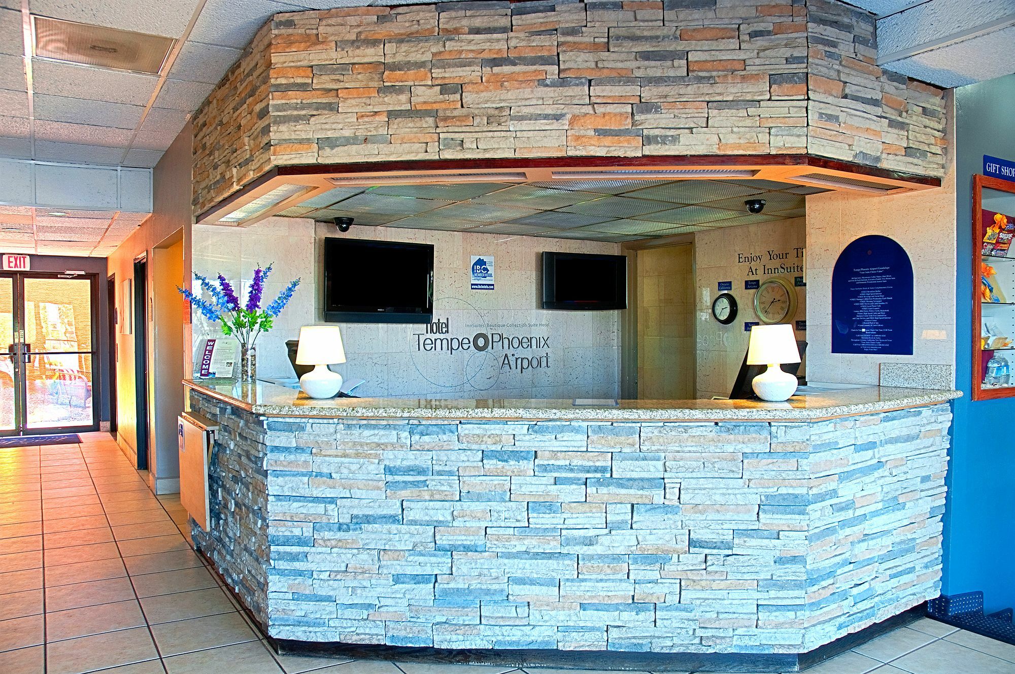 Hotel Tempe/Phoenix Airport Innsuites Hotel & Suites Exterior photo
