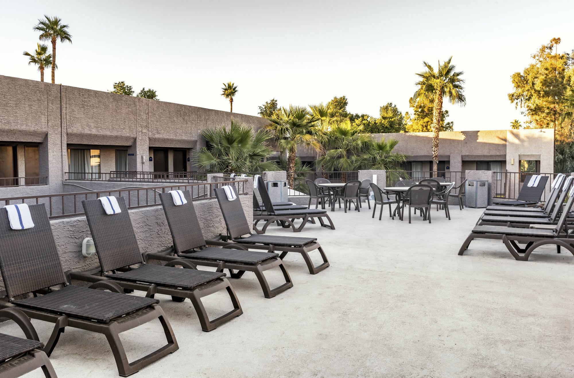 Hotel Tempe/Phoenix Airport Innsuites Hotel & Suites Exterior photo
