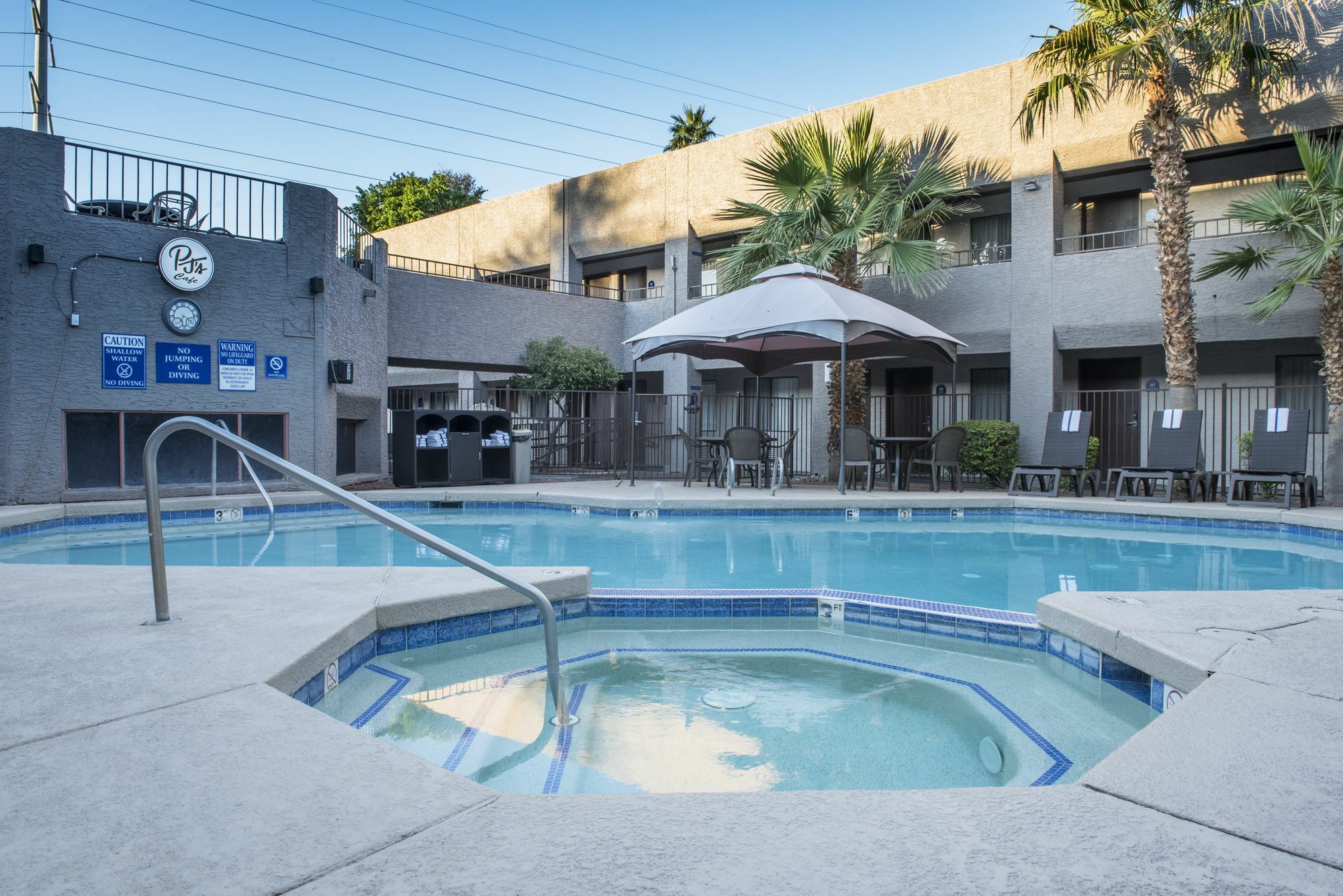Hotel Tempe/Phoenix Airport Innsuites Hotel & Suites Exterior photo